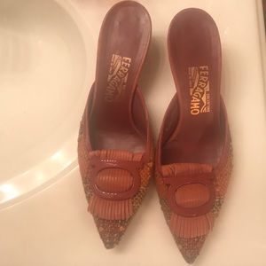 Orange mule tasseled shoes